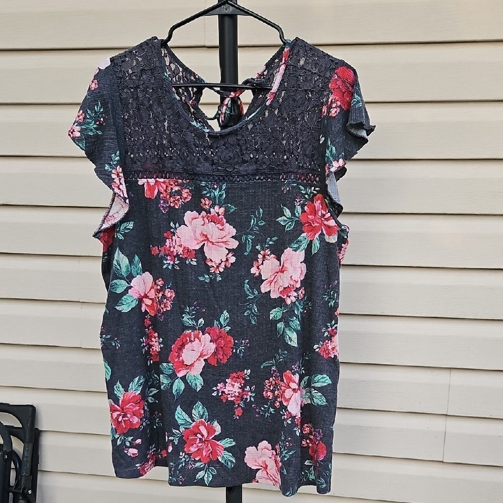 Torrid Lace Floral Top – Size 3 (Plus Size 3X)